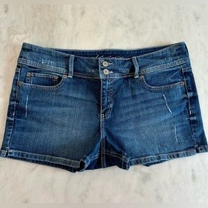 Victoria's Secret Hipster Jean Short. Women's Size 14. Medium Wash.